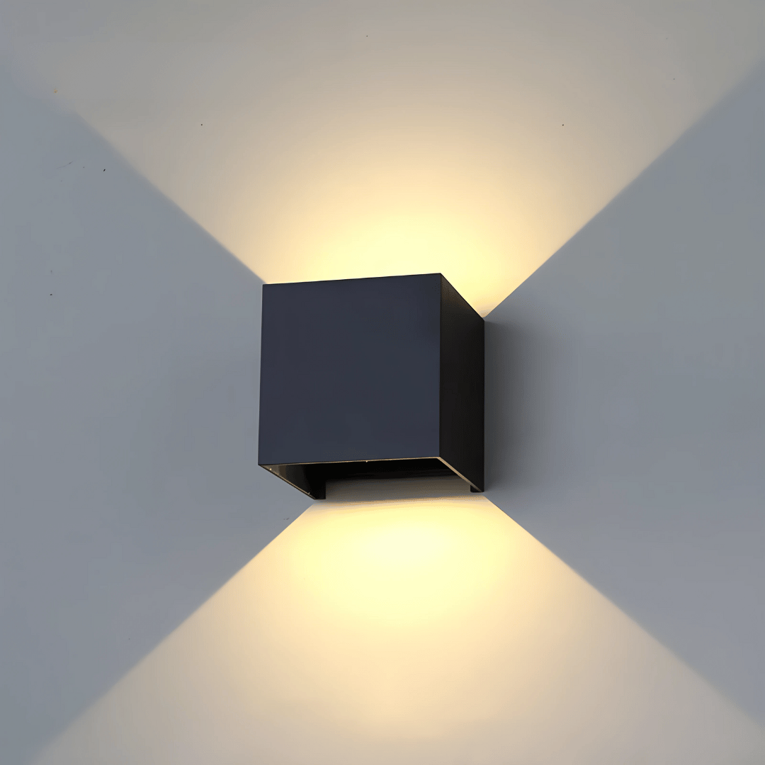 LumaCube Wandleuchte - RGB & Weißlicht mit App-Steuerung - dimmbar, wasserdicht & mit Bewegungssensor